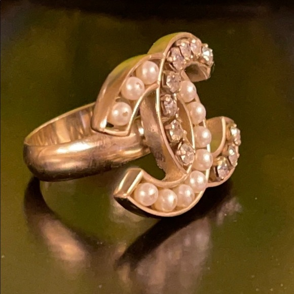 WOW POSHMARK - AUTHENTIC CHANEL Golden Festival & Concert Glamour Pearl Ring - Picture 6 of 16